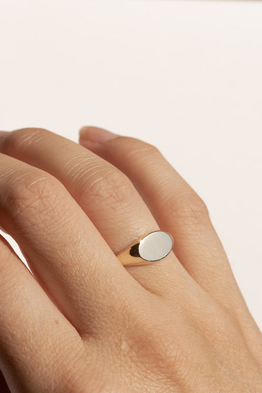 Petite East -West Oval Signet