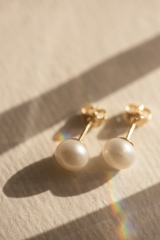 White Button Pearl Stud