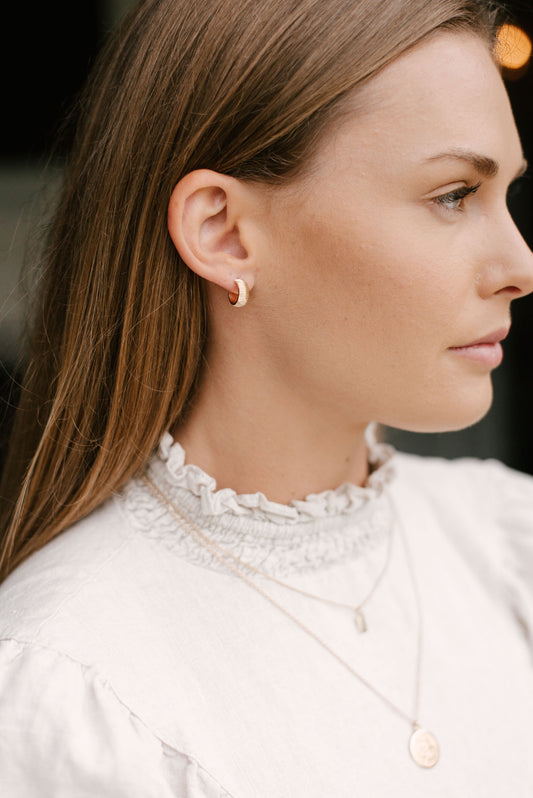 Fluted Knife Edge Huggies