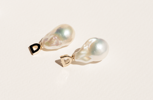 Signature Pearl Charms - Milieu
