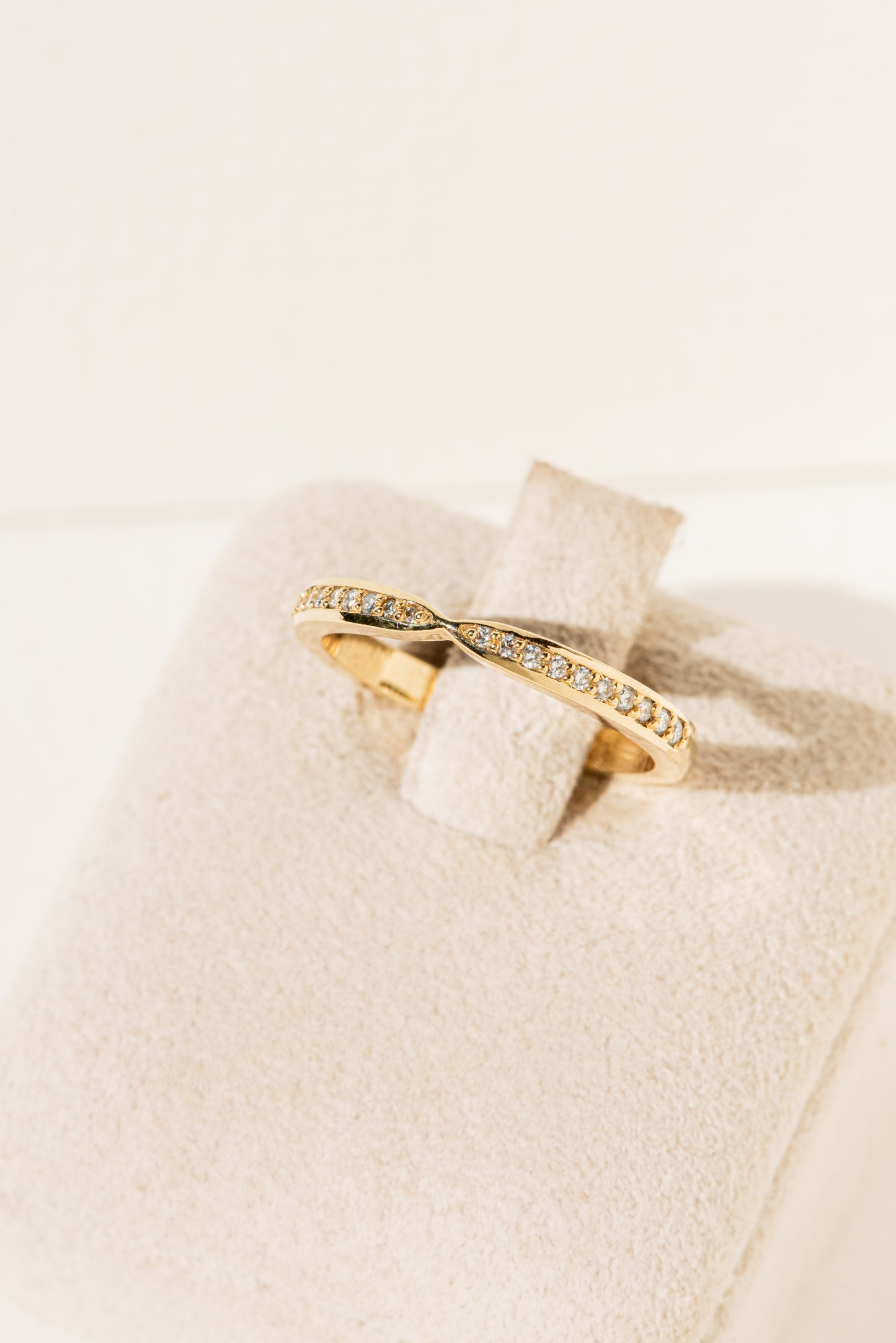 Vintage Pinch Ring - 18ct