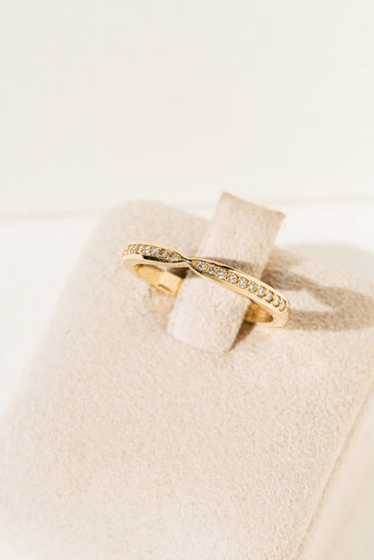 Vintage Pinch Ring - 18ct