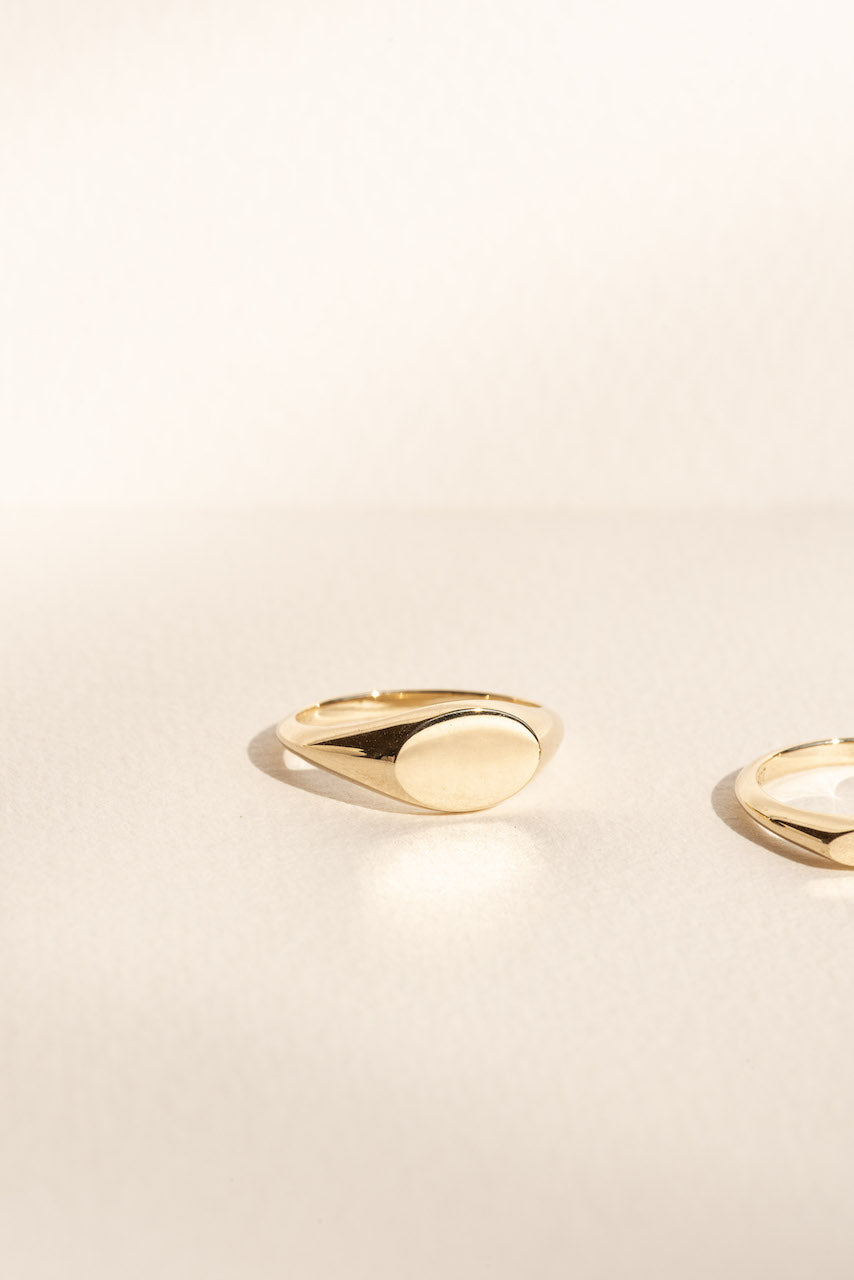 Petite East -West Oval Signet
