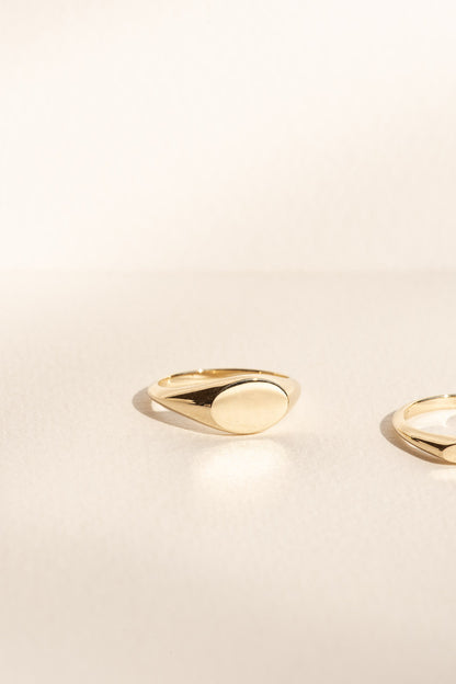 Petite East -West Oval Signet
