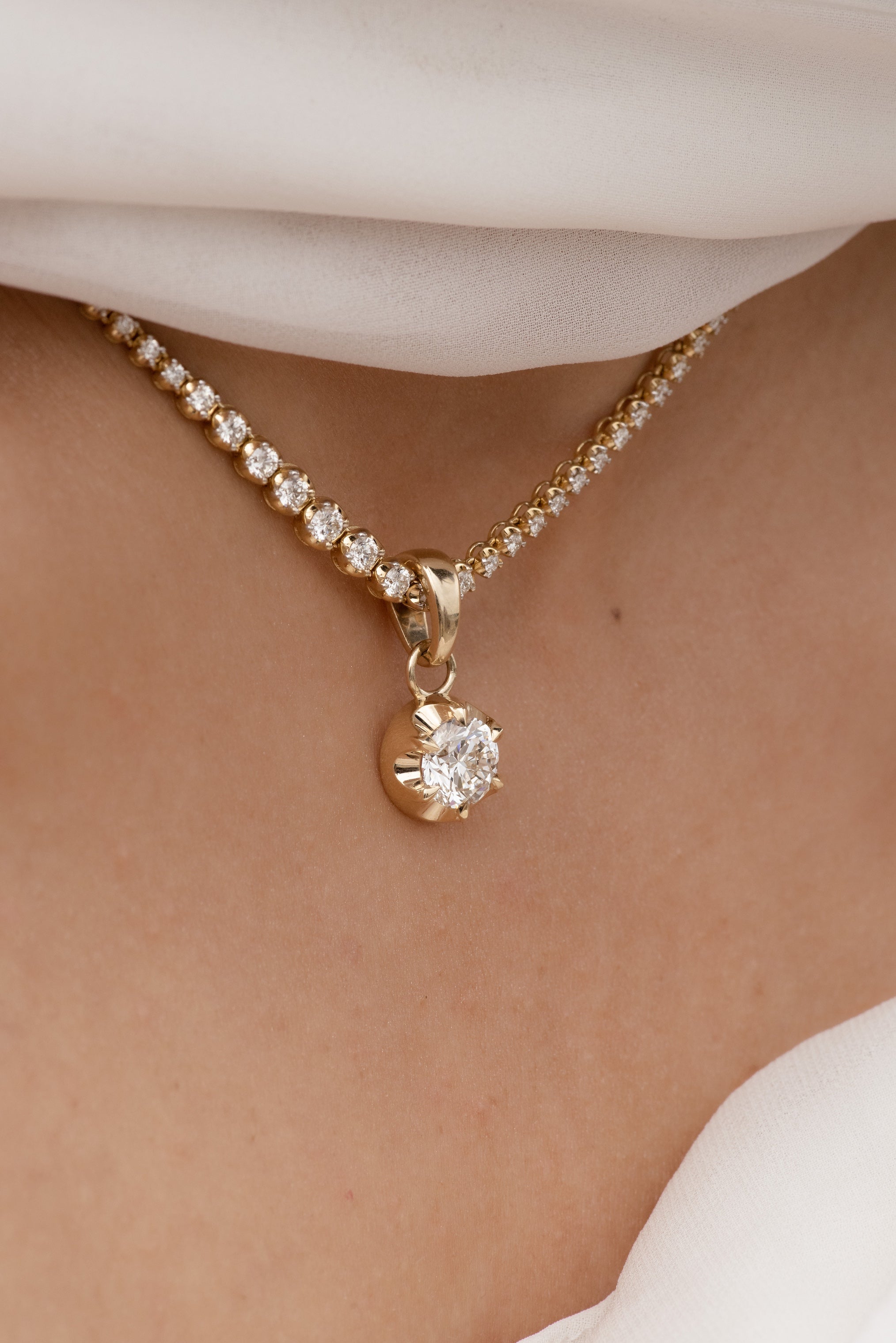 Côte d'Or Round Lab Diamond Pendant