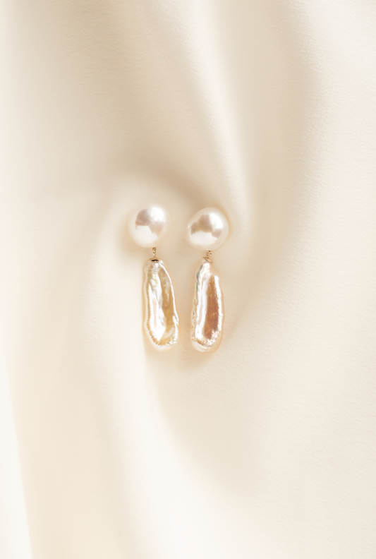 Bouton Allongée Pearl Earrings