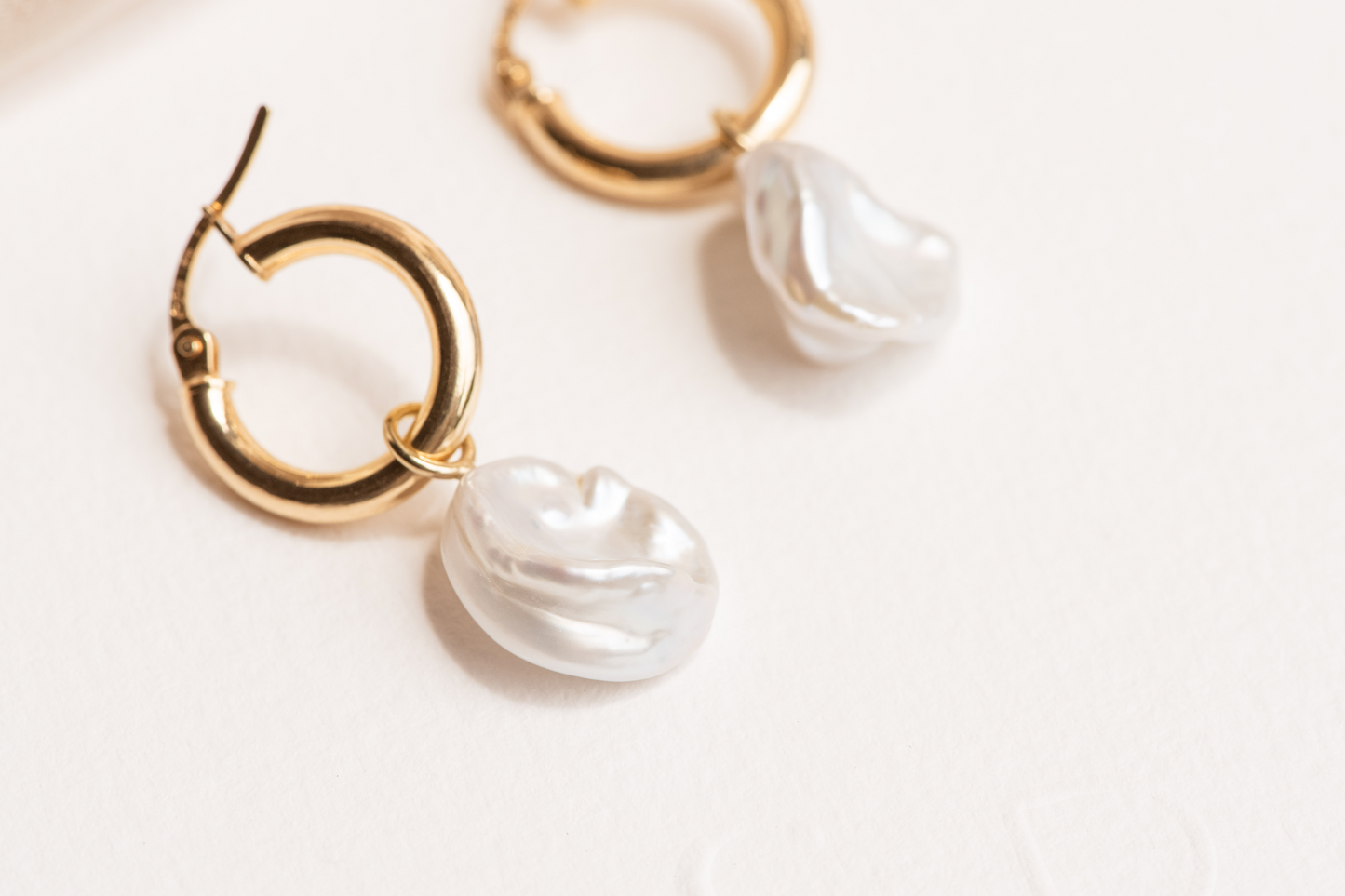 Ronde Hoop with Keshi Pearl Charm Earrings