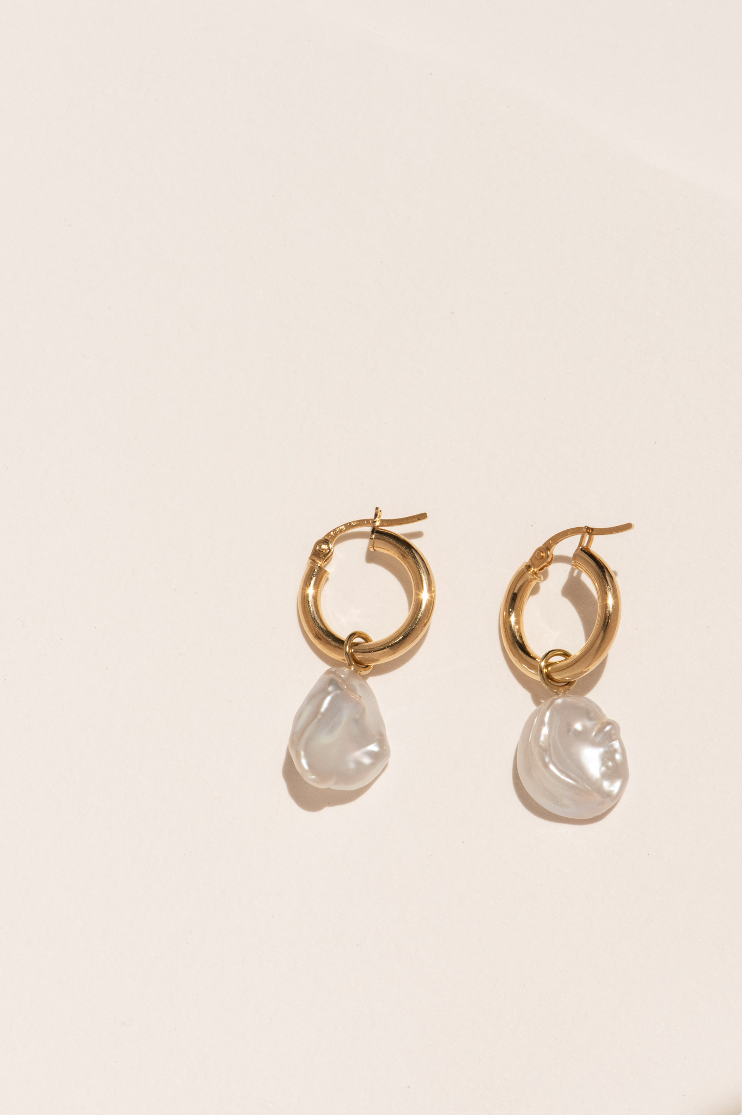 Ronde Hoop with Keshi Pearl Charm Earrings