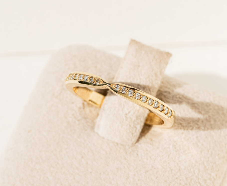 Vintage Pinch Ring - 18ct